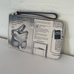 NWT Coach Large Corner Zip Newspaper Print Wristlet
